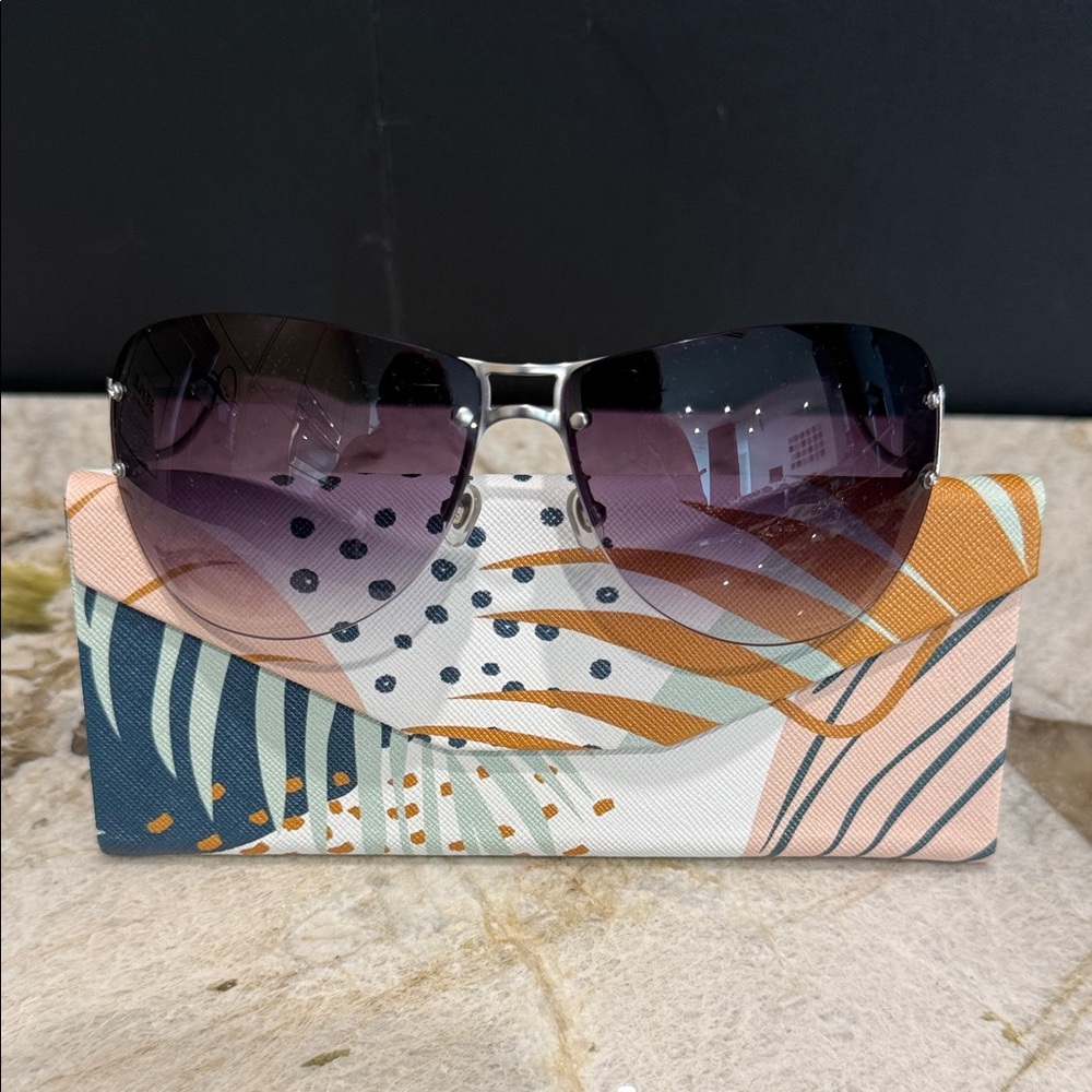 Badgley Mischka Gradient Sunglasses with Tropical Case